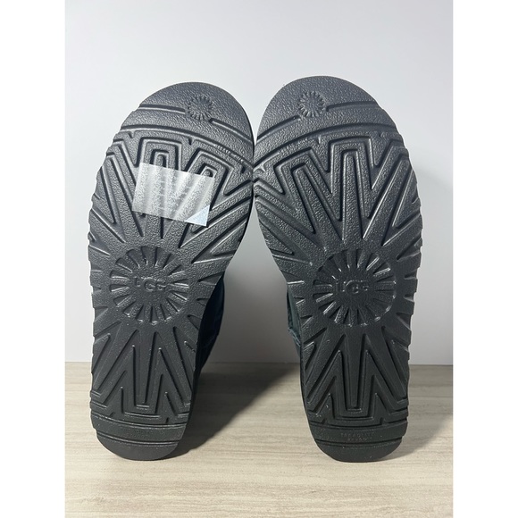 NEW UGG Classic Mini II Black Short Boot Size 10 - Picture 11 of 11